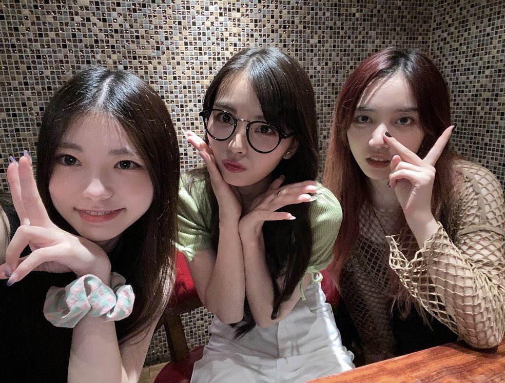 nnnmj1989's tweet photo. ยูรินะมาอัพรูปกับรุ่ยฉี รูอัน https://t.co/kuFKHAZhWB