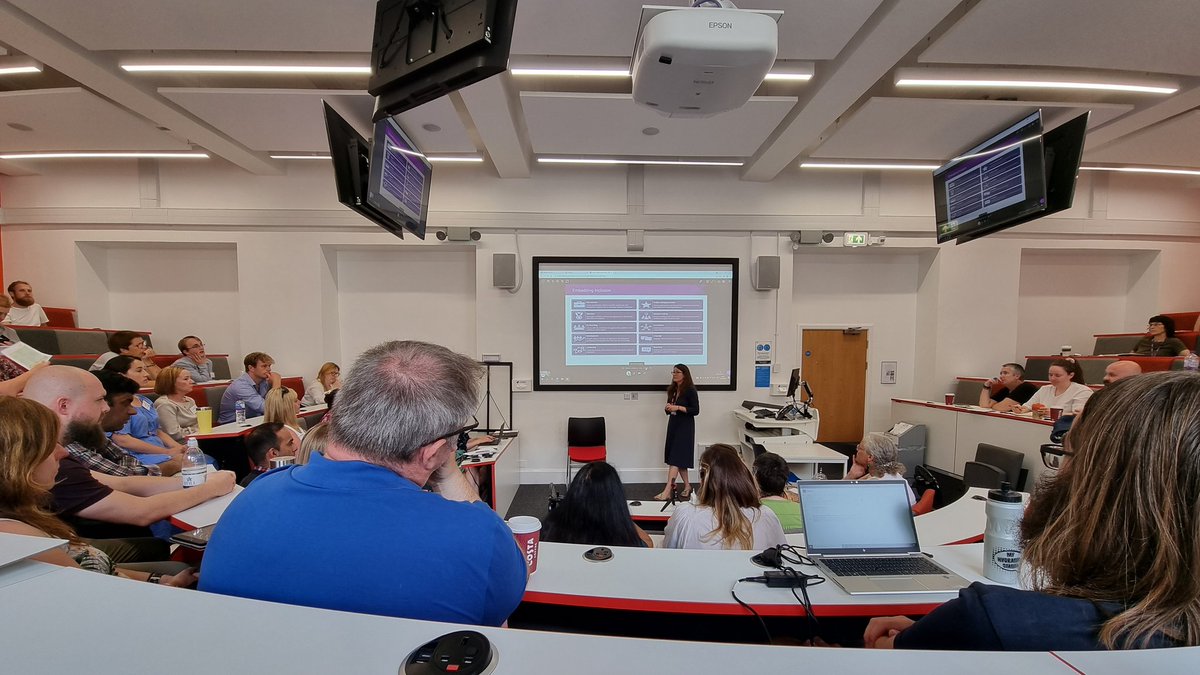 AstonOptometry's tweet photo. Our very own Dr Hannah Bartlett (@hannahebartlett) presented a keynote talk at the #FYNAC22 today about an incredibly important topic - embedding equality, diversity and inclusion in universities π
#EDI #CommunitiesOfLearning #StudentEmpowerment https://t.co/MUO80PCMn3