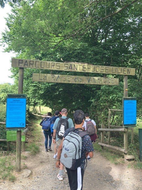 t21services's tweet photo. S U P E R activité d’été organisée par nos services La Voile, SAI, Elan Citoyen, SLS et Logements encadrés. 
Parcours santé, petits défis, balade, nature, bois, vaches, glaces et petits jeux extérieurs au programme ! Presque 8 km et 12 000 pas réalisés par nos champions ! https://t.co/Bpwk0mqfac