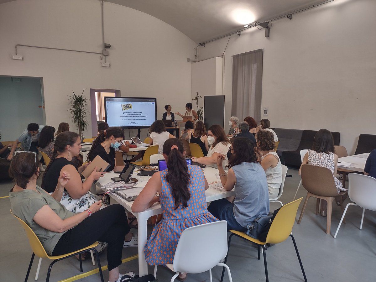 Primo giorno in presenza per la Summer School "Advanced Learning Design". 
Oggi parliamo di Media Education e Digital Pedagogy con <a href="/Bettananni/">Elisabetta</a> e <a href="/SerenaMarrandi1/">Serena Marrandino</a>.

Gli hashtag ufficiali: #FEm4Me e #NeiMediaConiMedia