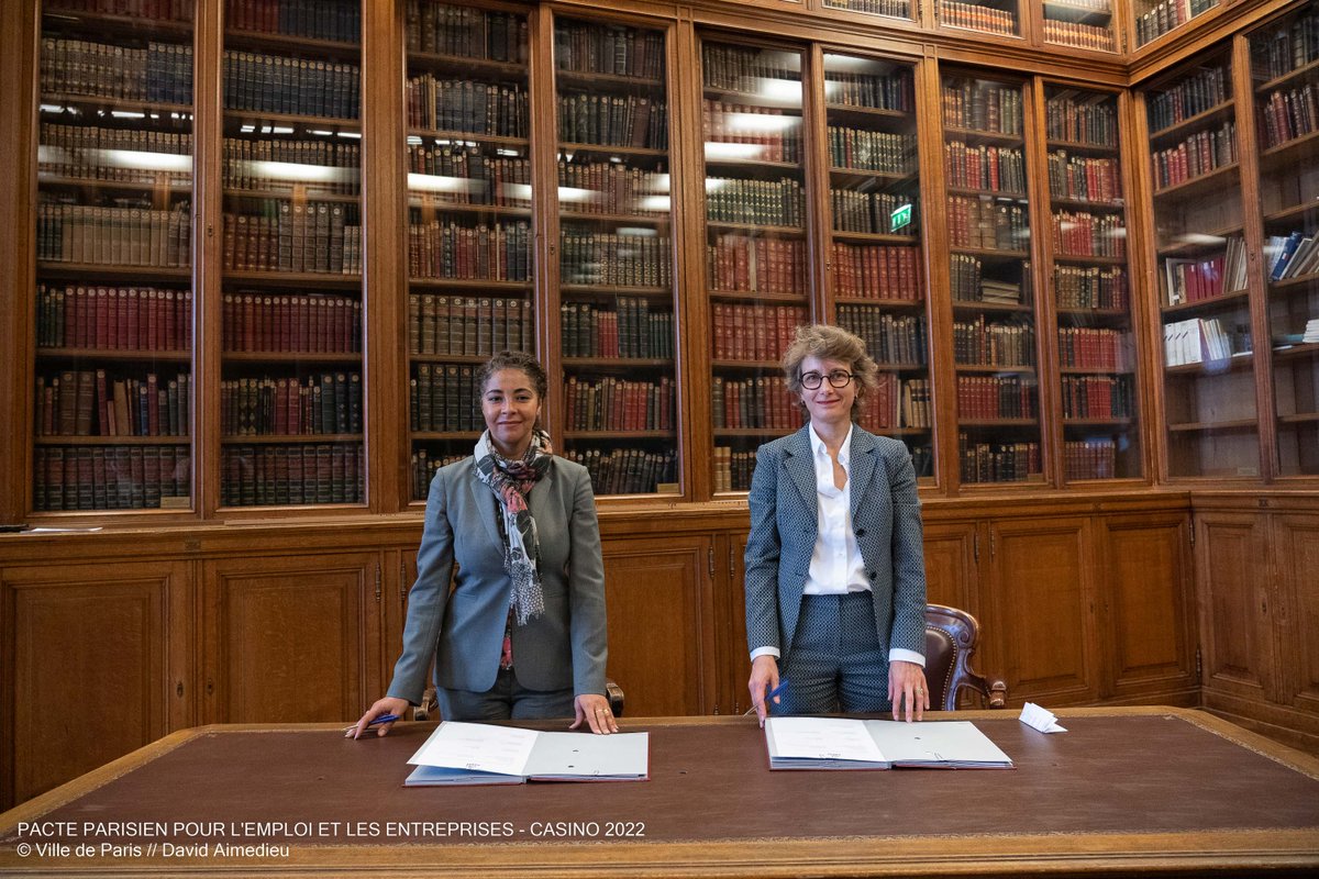 Groupe_Casino's tweet photo. Le groupe Casino vient une nouvelle fois de renouveler son engagement dans le #Pacteemploi de la ville de @Paris dont il est signataire depuis 2016. Ce Pacte a pour ambition de renforcer les liens entre les entreprises et le territoire parisien. #UnPasdePlus https://t.co/UIuNPhKMLo