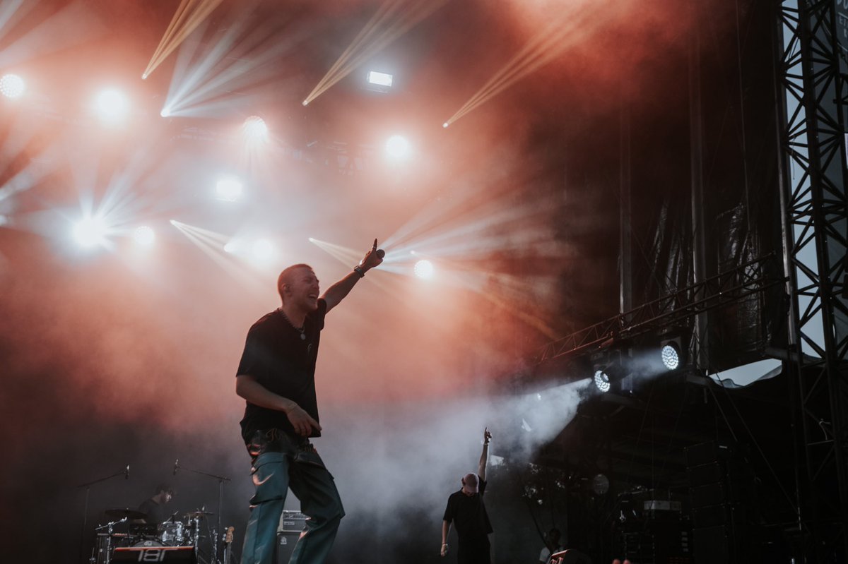 Apparemment Twitter fait des miracles, j'aimerais montrer mon travail à un MAXIMUM de personnes, n'hésitez pas à PARTAGER ça me ferait vraiment plaisir !! 🙏🙏