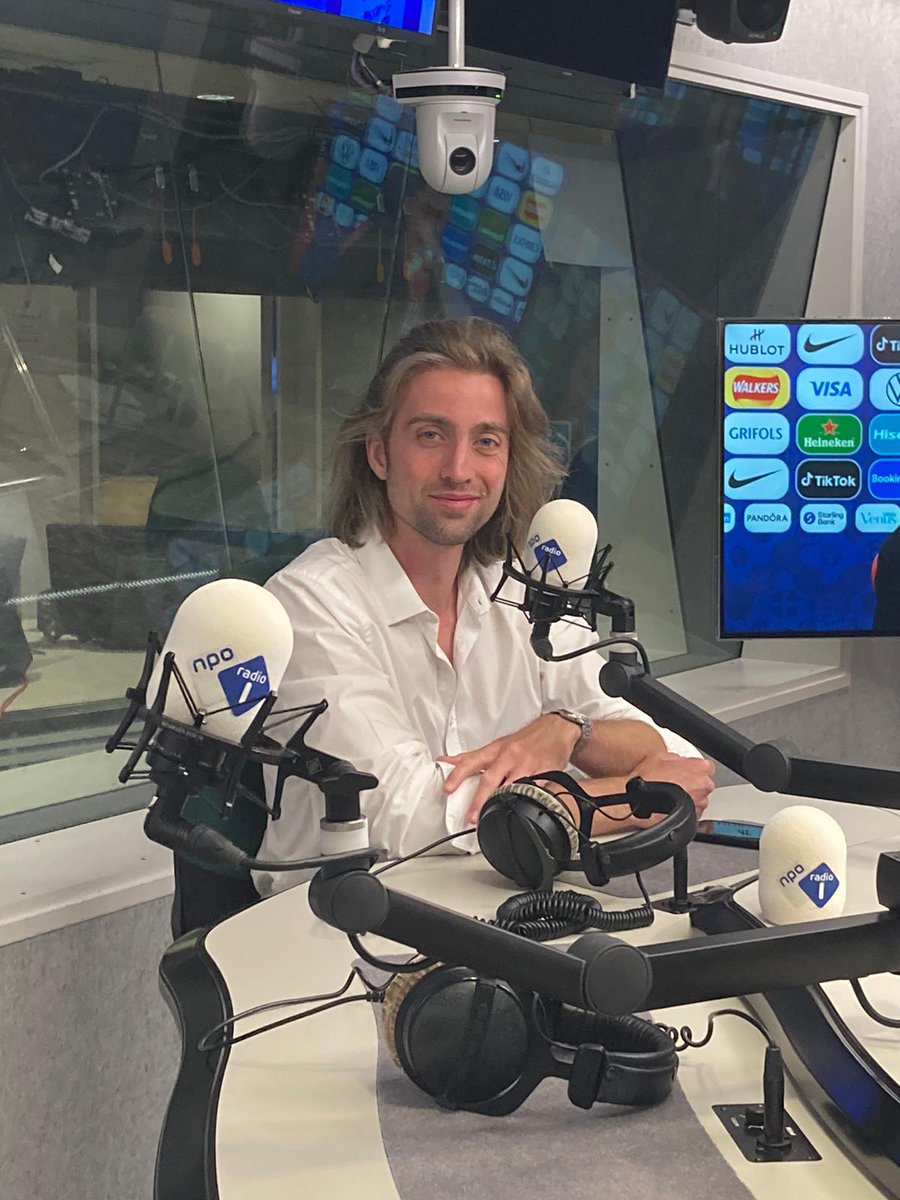 Afgelopen weekend was ik een uur lang op <a href="/NPORadio1/">NPO Radio 1</a>   met <a href="/Natascharosa/">Natascha van Weezel</a> om te praten over onze families: de dader- en slachtofferkant van de Tweede Wereldoorlog. Het was een mooi gesprek en zeker het terugluisteren waard.

nporadio1.nl/uitzendingen/o…