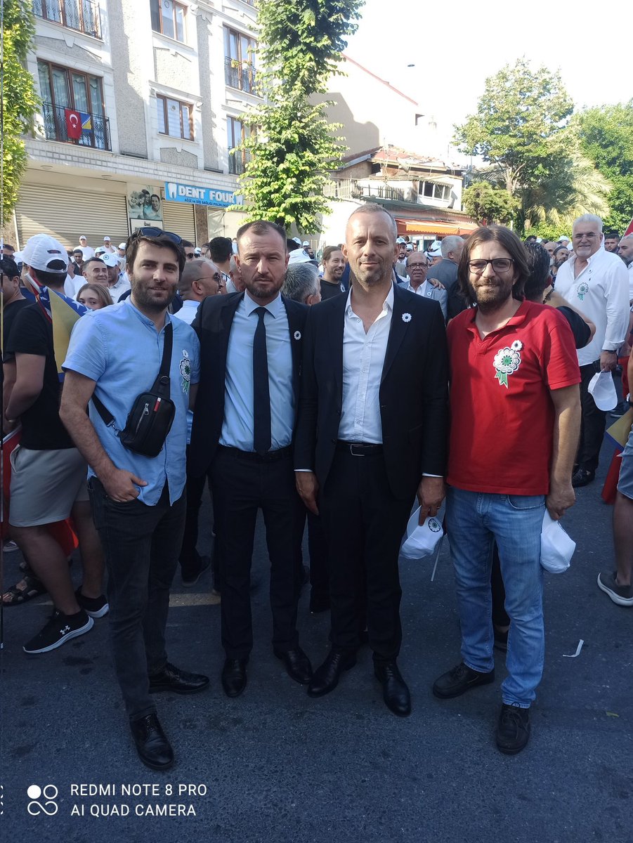 Savaşta büyük zulme uğradınız katilleri affedip etmemek size kalmış ama size karşı yapılan soykırımı unutmayın çünkü unutulan soykırım tekrarlanır.
#neverforgetsrebrenica #unutmaunutturma <a href="/osmannnurika/">Osman Nuri Kabaktepe</a> <a href="/atilaaydiner/">Atila Aydıner</a> <a href="/muhammed_sncktr/">Muhammed Sancaktar</a> <a href="/CavitGanic/">Cavit Ganiç</a> <a href="/ArapogluEngin/">Engin Arapoğlu</a> <a href="/abdullahozdemir/">Abdullah Özdemir</a>