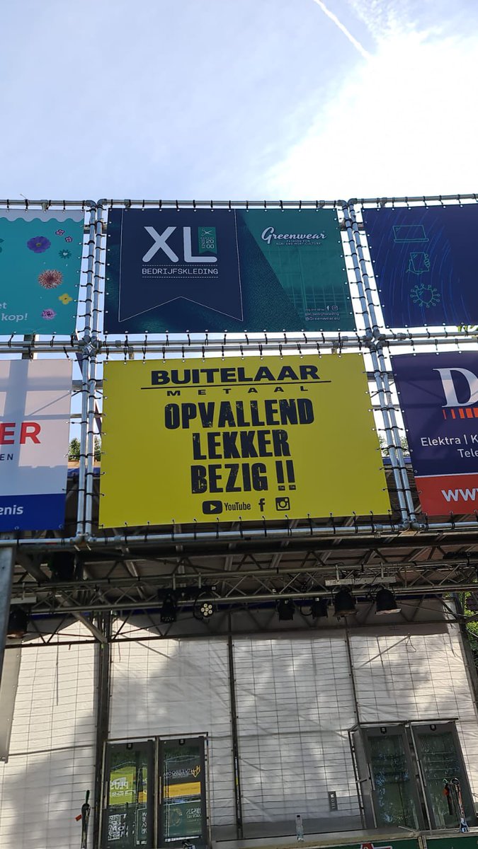 Ons doek hangt er al ! …. Tijd voor weer wat spektakel!  #bijnaweekend <a href="/spektakelfeest/">Zomerspektakel</a>