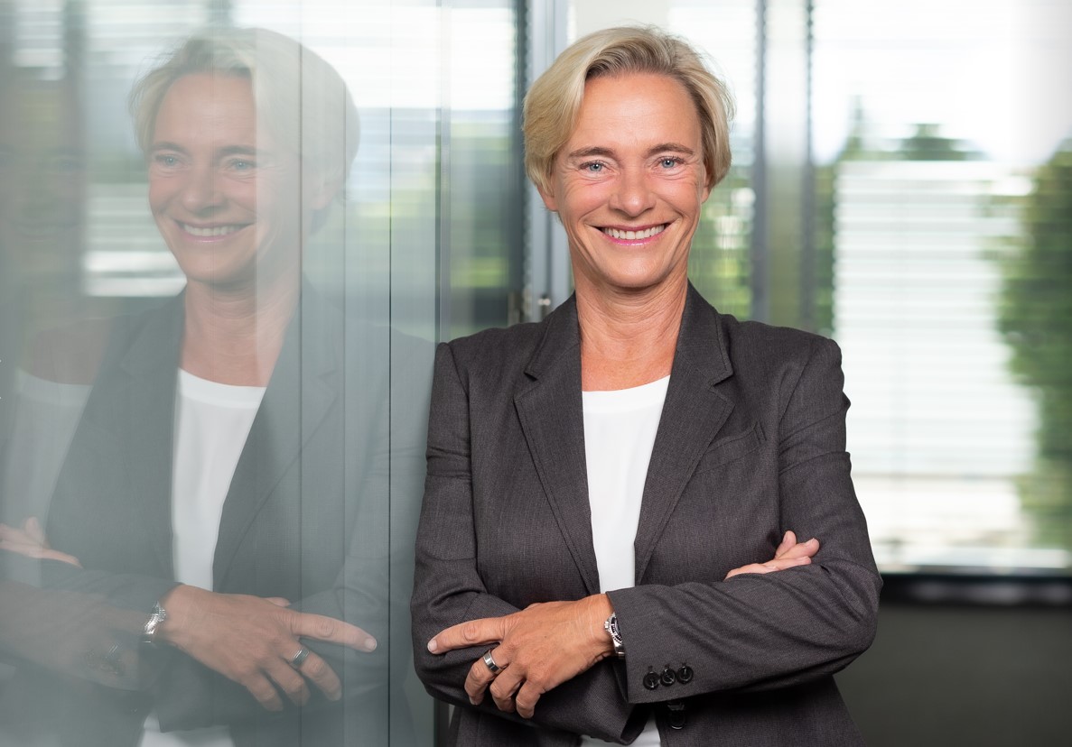 JanKlingele's tweet photo. I am proud that we were able to recruit Christina Lauber as a new member of the Executive Board at #Klingele.🎉  She will dedicate herself to the new area of #GroupServices &amp; #Integration! Here's to good #cooperation!👏More info: https://t.co/O9snpI4amN https://t.co/6u10u3ud8f