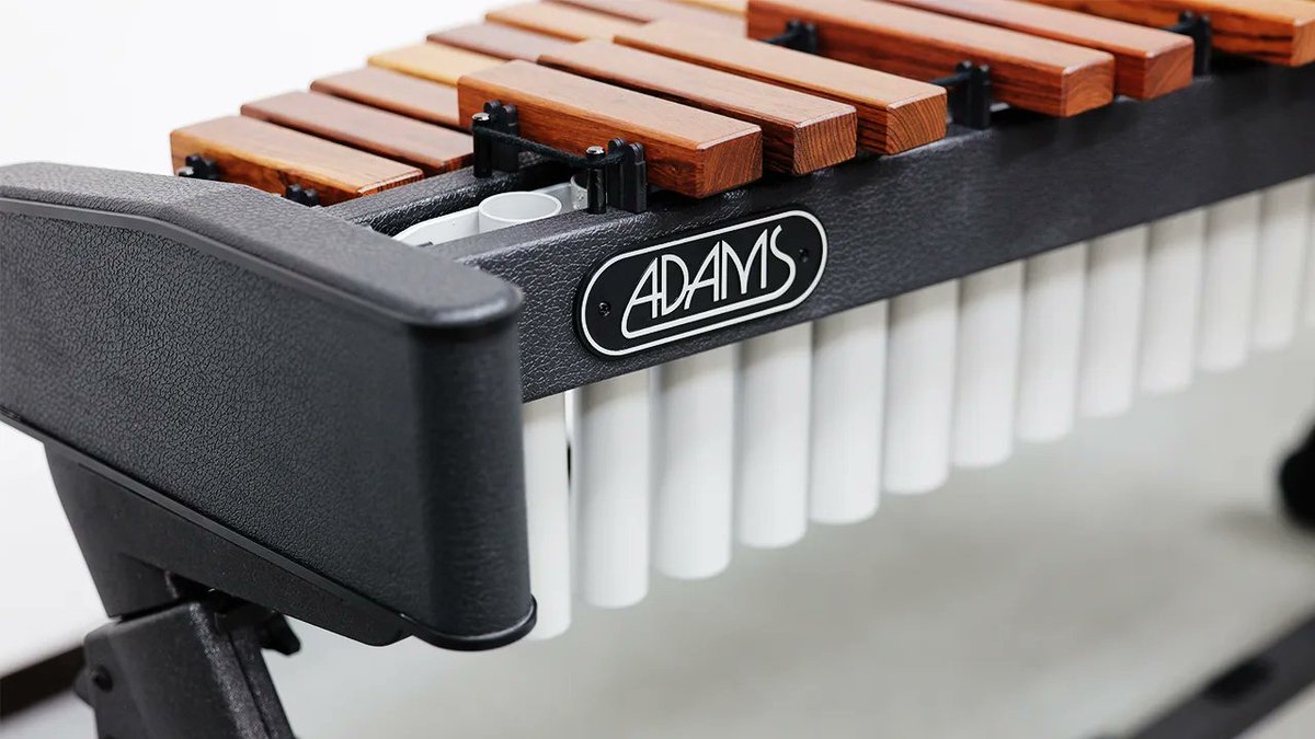 【アダムスNEWコンサート シロフォン動画】
アダムスサウンドガイド動画に新発売のコンサート シロフォンAPEXフレームモデルのコンテンツを追加しました！ 演奏はマーチングアーティストの石黒朱音さんです！ 
🎥buff.ly/3asl4O8
新製品の一覧ページはこちら  
👉buff.ly/3bF5OO3