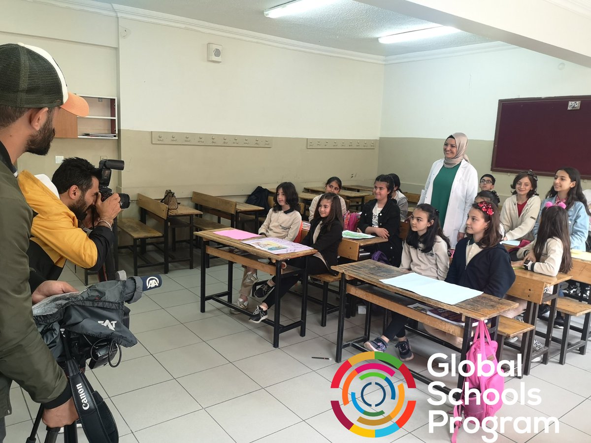 SDGsInSchools's tweet photo. 📣In #Turkey, the Ömer Nasuhi Bilmen Secondary School, part of our #schoolsnetwork, have been promoting #SDGs with students.
Projects included presentations about climate change, educational games from waste materials, + more! They also were featured in the national press!👏👏 https://t.co/YwiGewMPI9