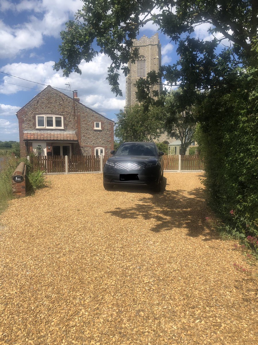 head2headbarber's tweet photo. If your looking for a staycation we have some availability in the summer holidays pls retweet  https://t.co/LYTwvFX5rS https://t.co/e3238KunfG