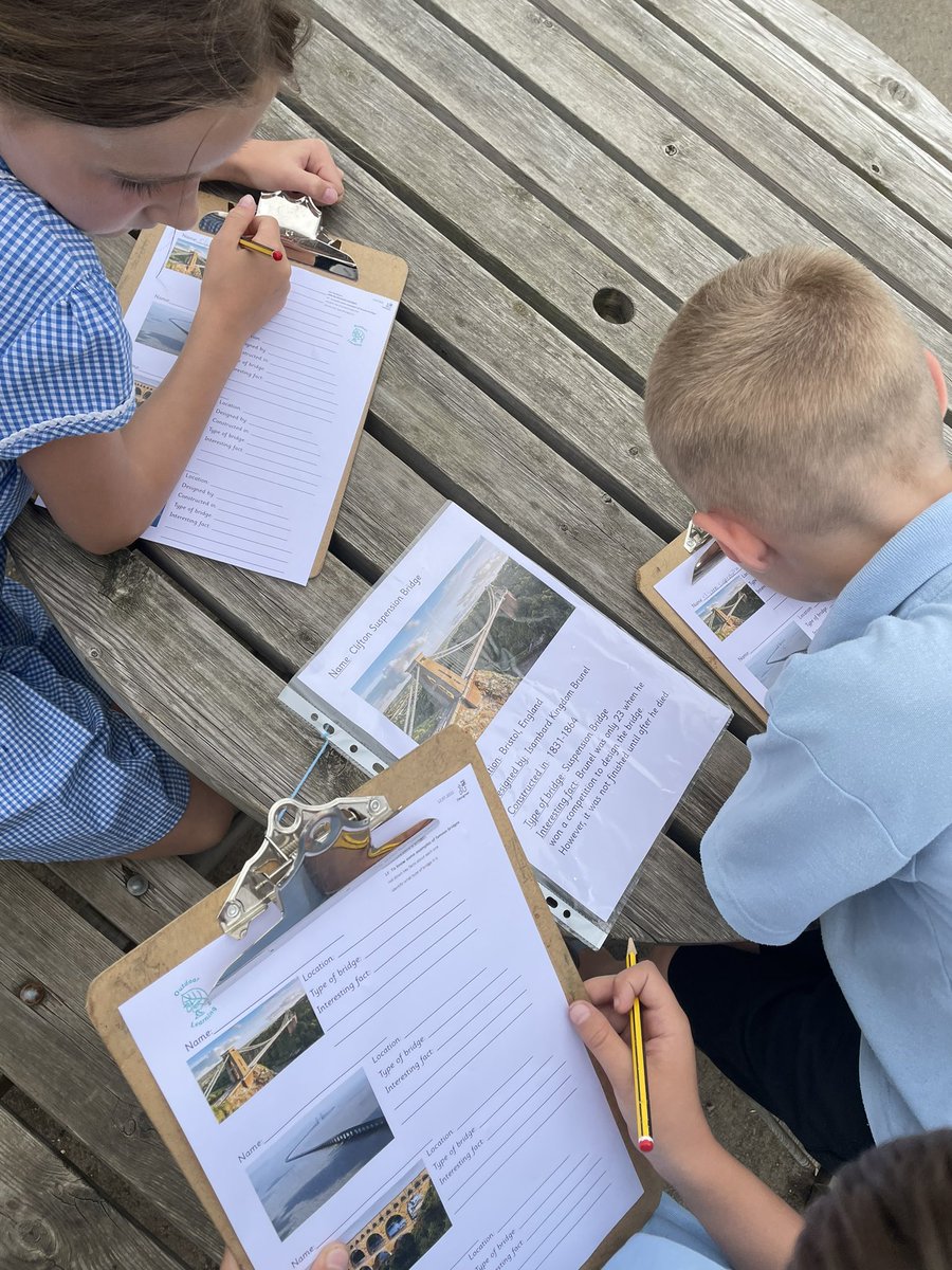 Learning about famous bridges on an outdoor hunt 🌉 #wfadesigners <a href="/Rosie_Canning/">Dr. Rosie Canning</a>