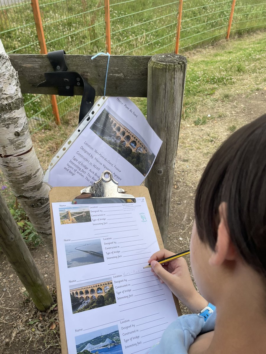 Y4WFA's tweet photo. Learning about famous bridges on an outdoor hunt 🌉 #wfadesigners @Rosie_Canning https://t.co/xdWI3DXun4