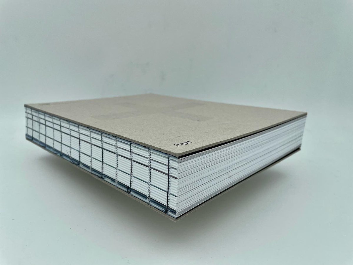 Er komen veranderingen. Ben je hierop voorbereid? Ftrprf heeft een boek over verandering gemaakt: change.ftrprf.com

Prachtig boek met gekartonneerd plat en genaaid gebrocheerd met gekleurde garen en afgelijmde rug, gedrukt in Staccato: rijser.nl/staccato/ 

#change