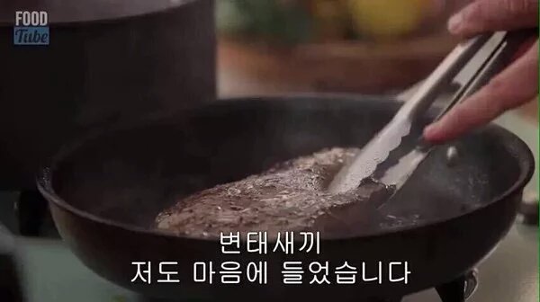 제일 천사같고 밤비 이미지의 선아현이
허리에.. 검은색 진압봉을 끼고.. 군청색.. 제복을..?