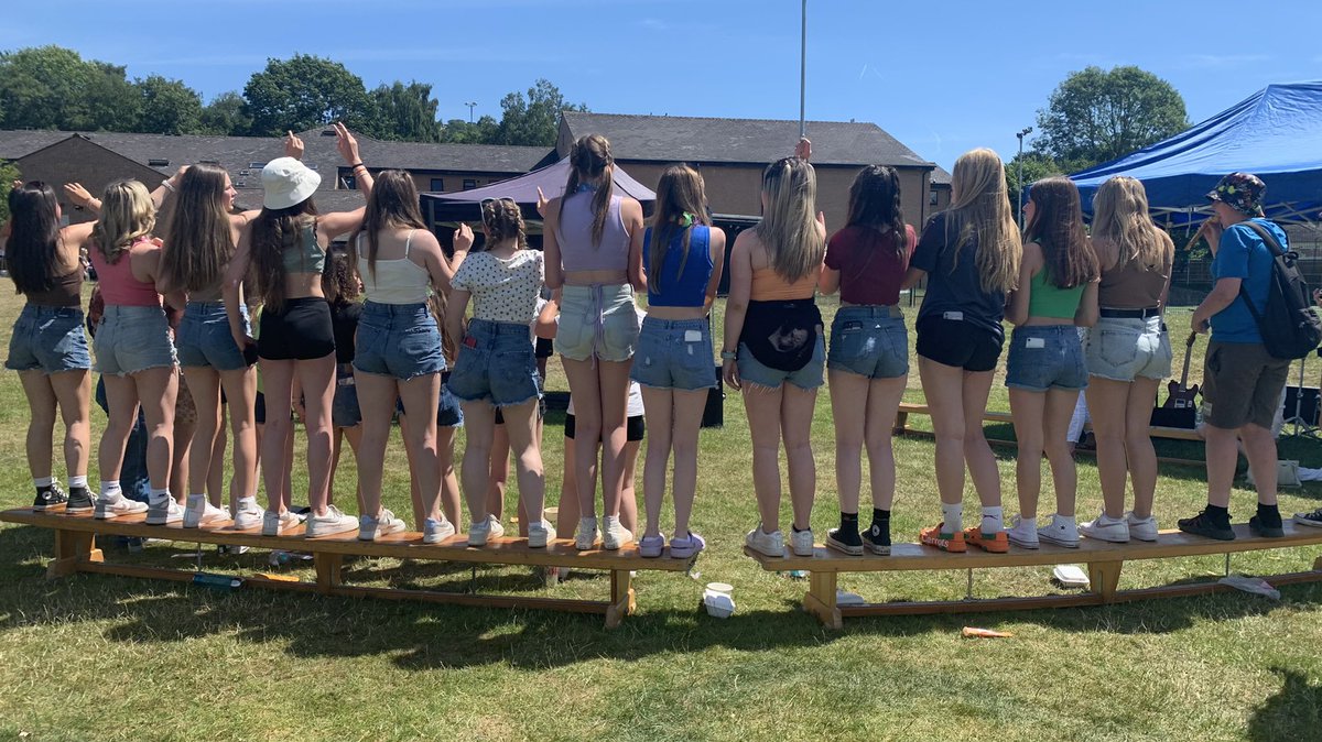 Dancing Queens! Crick Fest Fun. ☀️💃🏻☀️@chs_miss <a href="/MissPanfili/">MissPanfili</a> <a href="/crickhowellhs/">Crickhowell HS</a>