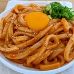 ピリ辛で汗も箸も止まらない!ラー油でピリ辛油うどん。
