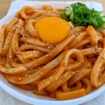 ピリ辛で汗も箸も止まらない!ラー油でピリ辛油うどん。