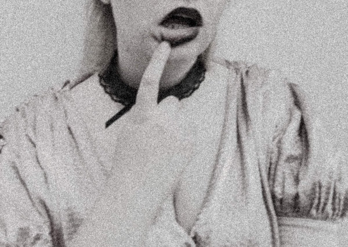 laurajaneround1's tweet photo. Poetry with more TEATH. Taken on the last day I had my braces in. Pick up my new book from @thealienbuddha, OUT NOW. Available from them, the link in my bio or @Saturday_Books in Dudley 🦷 #microchap #grainy https://t.co/WfTbr7wHmZ