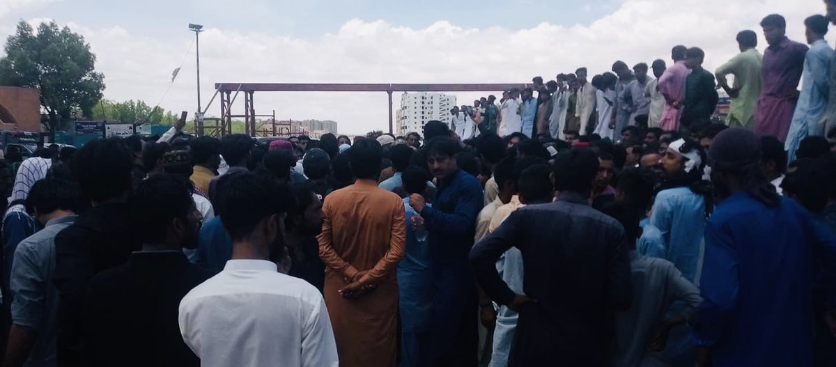 SindhooNawaz's tweet photo. سنڌي ماڻهن کي ڌارين پٺاڻن جي هوٽلن ، دڪانن ۽ سندن سان ڏيتي ليتي جو بائيڪاٽ ڪرڻ گهرجي نه ته ٻي صورت ۾ اسان جا ڳڀرو روز پيا قتل ٿيندا. https://t.co/leQxH0tt8W