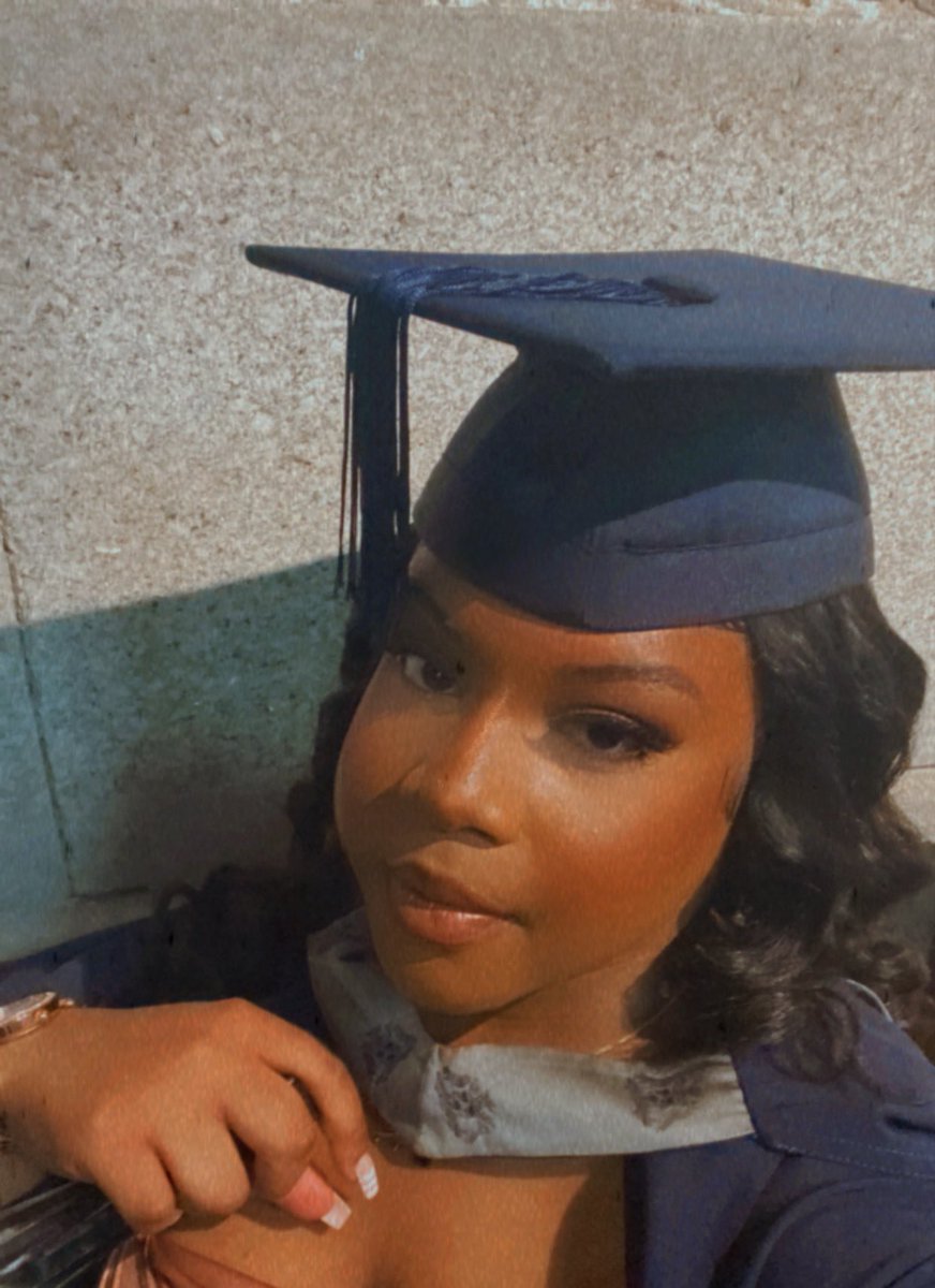 _rxovo's tweet photo. Allow me to reintroduce myself ! 
Raedishiah Clare BSc (Hons) Biomedical Science 👩‍🎓👩‍🎓 https://t.co/YcNPwDglcG