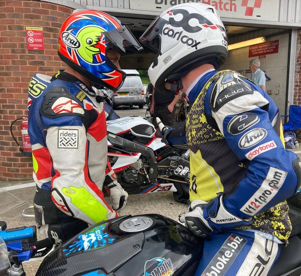 no1bloke's tweet photo. It’s rewarding when you’re chasing a client and you can see the improvements @AllanJefferies #allanjefferiesbmw #carlcox #heldbikerfashion #heldbikergear #araihelmet #ilmbergercarbonparts #frey_daytona #whyarai #gbracing_eu #motorsport #themotocoach #scr… https://t.co/zo2zVNo2qZ https://t.co/AlM81NY3yC