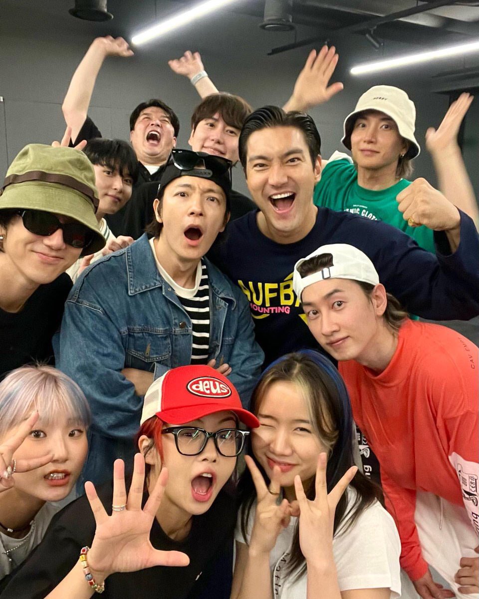 Eunhyuk_Wings's tweet photo. 220712||~ 

تحديث aiki_kr في الإنستغرام مع سوبر جونيور 

 #슈퍼주니어 #11집 #Hook #aiki #mangodance
(مصممة رقصة Mango)
🔗https://t.co/JBrAiGCzvJ https://t.co/l0a7X1yM8v