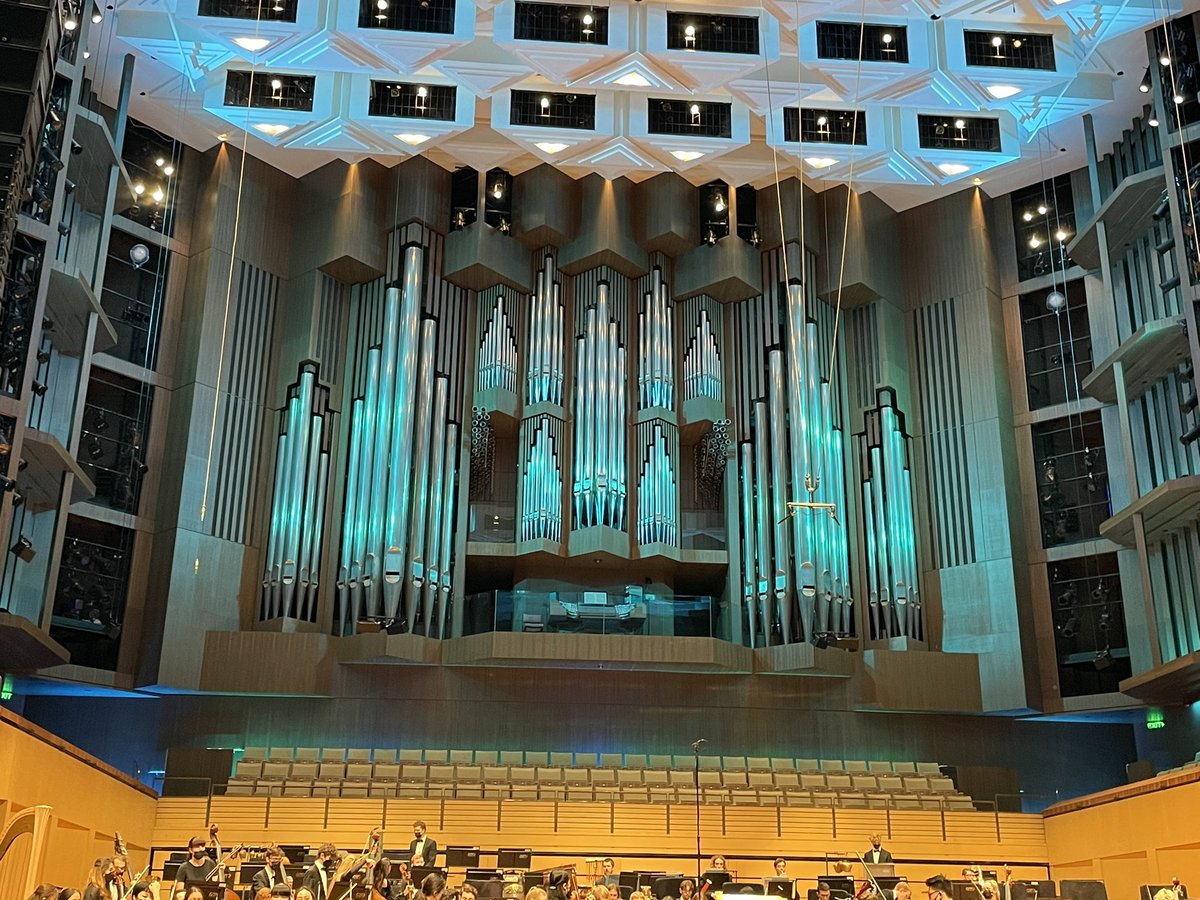 Jess_Knope's tweet photo. Spotted: The pipe organ that almost killed @trixiemattel because it had to be kept warm in Brisbane #TrixieandKatyaLive https://t.co/WnLx2EQ03N