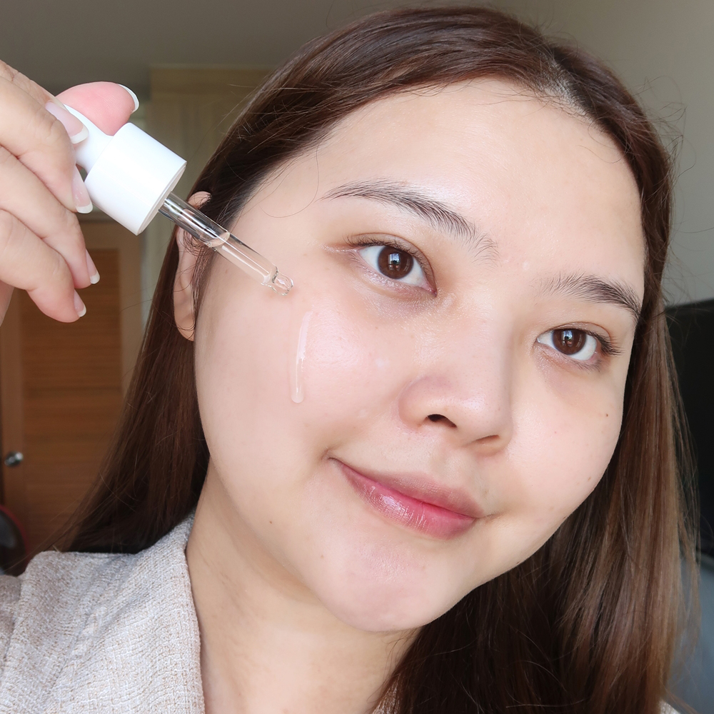parkropreview's tweet photo. สกินแคร์ไทยที่อยากป้ายยาาา #Pavitree Triple Booster Serum ขวดเดียวจบครบเลย เนื้อเซรั่มบางเบาดีมาก หอมอ่อนๆ ใช้แล้วผิวอิ่มฟูกระจ่างใสดี เค้านำงานวิจัยสารสกัด red palm oil ที่ชนะการประกวดจากสวิตฯ มาต่อยอดอยู่ในสกินแคร์ด้วย ช่วยเสริมให้ผิวแข็งแรงและชะลอริ้วรอย #BeNaturalYouAre https://t.co/54Pw2FOEbc