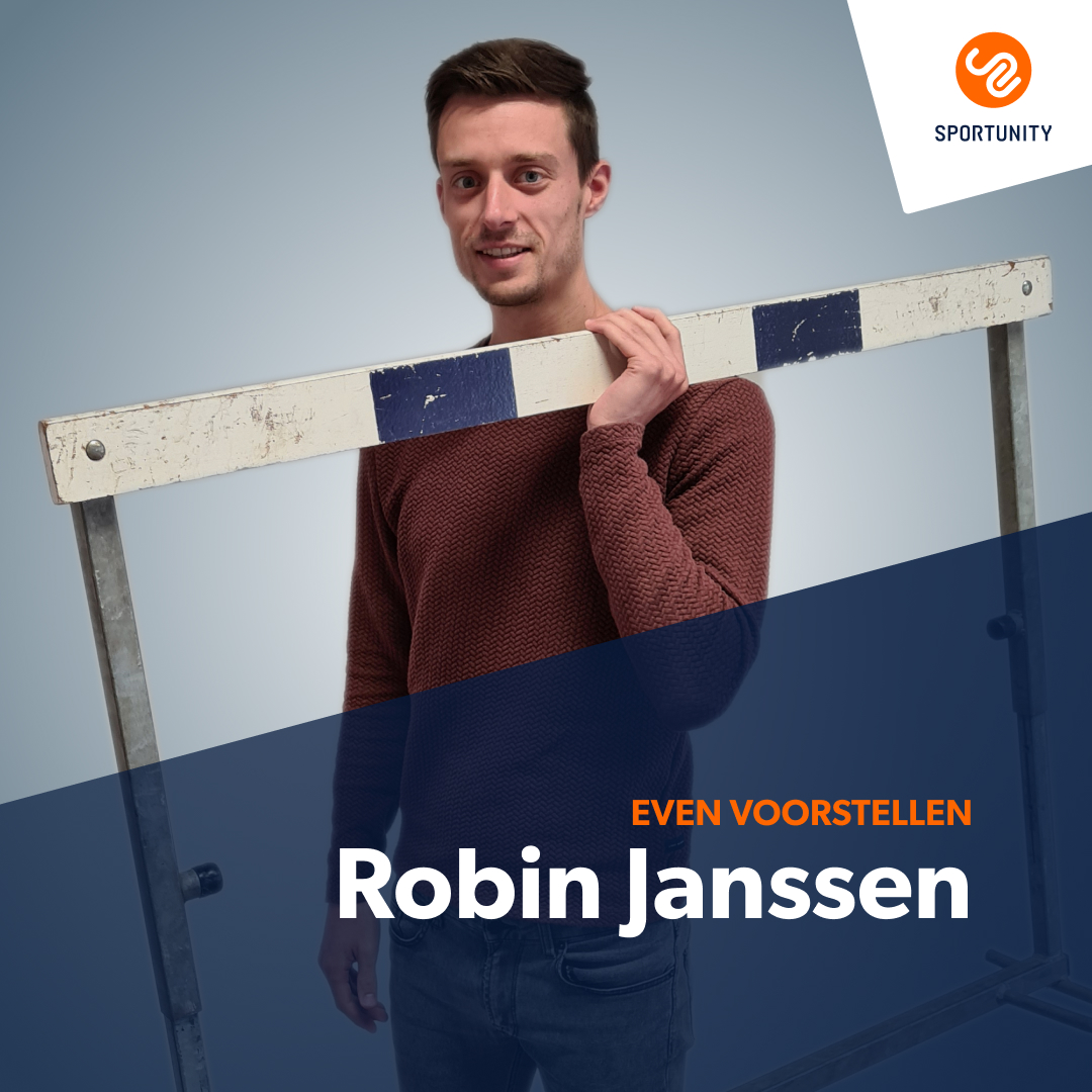 𝗥𝗼𝗯𝗶𝗻 𝗝𝗮𝗻𝘀𝘀𝗲𝗻 𝗴𝗮𝗮𝘁 𝗮𝗹𝘀 𝗽𝗿𝗼𝗱𝘂𝗰𝘁 𝗺𝗮𝗻𝗮𝗴𝗲𝗿 𝗯𝗶𝗷 𝗼𝗻𝘀 𝗮𝗮𝗻 𝗱𝗲 𝘀𝗹𝗮𝗴. 𝗛𝗶𝗷 𝘀𝘁𝗲𝗹𝘁 𝘇𝗶𝗰𝗵 𝗲𝘃𝗲𝗻 𝘃𝗼𝗼𝗿. ⤵️

"Sportunity is voor mij de perfecte combinatie van sport en het creëren van de meest toffe applicaties.”