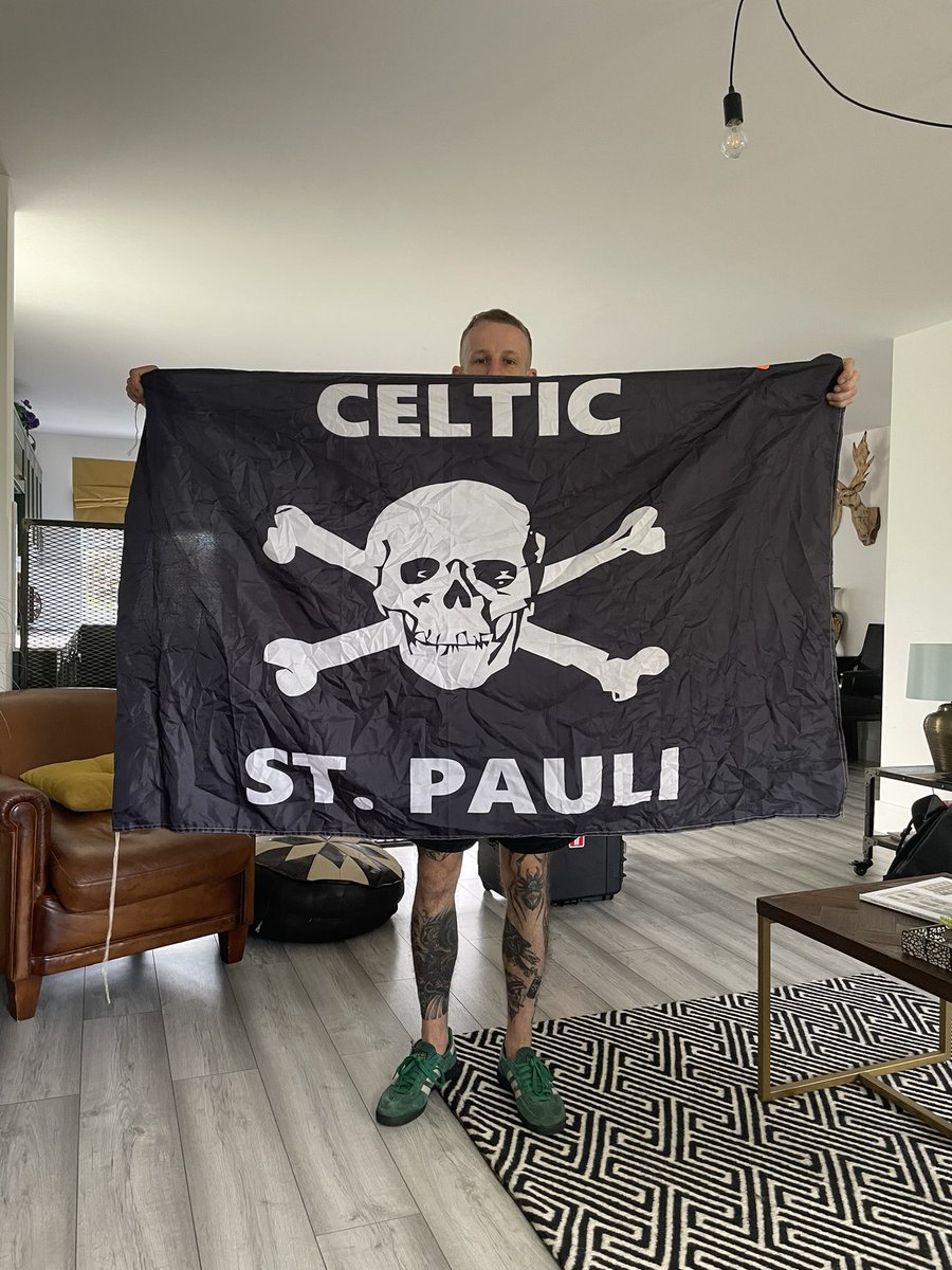 Shout out to the @fcstpauli_EN fans at our set @2000trees last weekend for giving us this flag! ☠️🤝🇮🇪