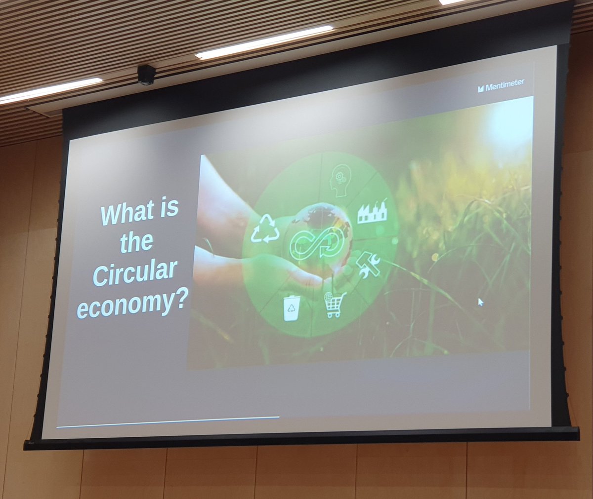 CCRChallenge's tweet photo. @JDaviesTrain describing how public &amp; third sector organisations are tackling #circulareconomy issues through @CeicWales https://t.co/qC7rGxdz1c