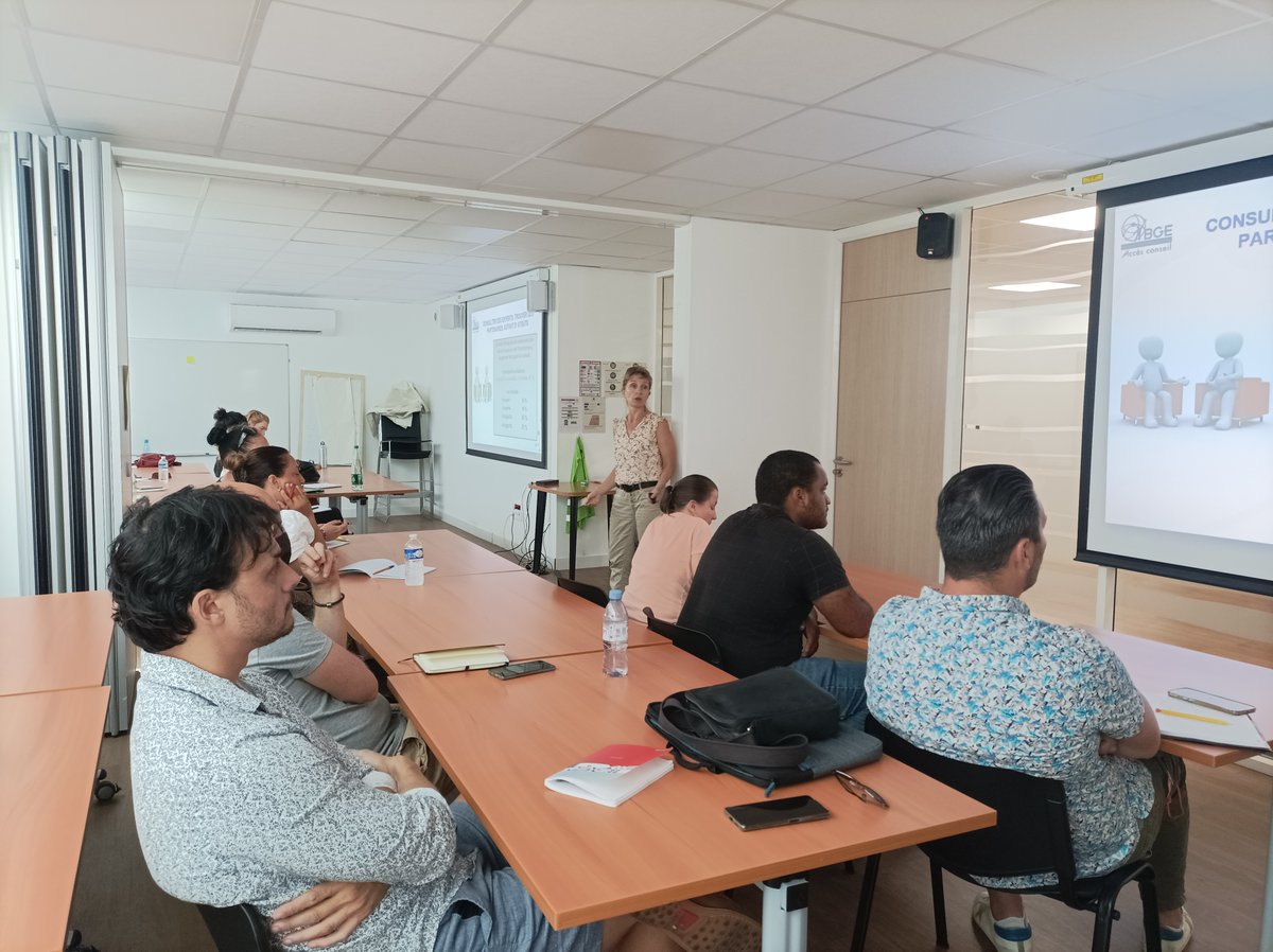 ⏩@poleemploi_Var 17 porteurs de projets de création d'entreprise ont pu bénéficier des conseils avisés de notre partenaire la Boutique de Gestion <a href="/BGEPAM_acces/">BGEPAM Acces Conseil</a> au cours d'une réunion d'information avec #ToulonFoch. Les voilà parés pour avancer dans leur projet !