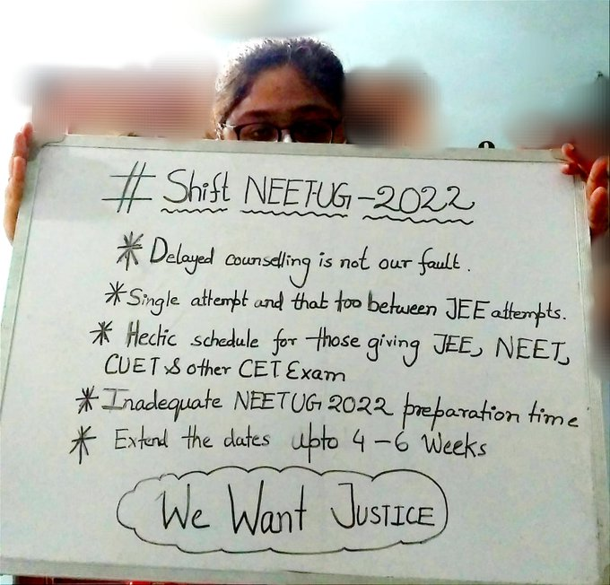 PrinceRajSuraj1's tweet photo. #NEETUG2022 aspirants बचे हुए 5 दिनों में खुद को परीक्षा के लिए तैयार करिये... 

Social Media पर जितना समय बिताएंगे, depression बढ़ता जायेगा.... 

#NeetAdmitCard  #NEETUG22 #NEET #NEETUGDeserveJustice https://t.co/8BRwEx3XaX