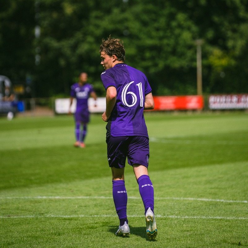rscanderlecht's tweet photo. 1-0 voorsprong bij de rust. But de Noah. 🟣⚪ #ANDHEL
