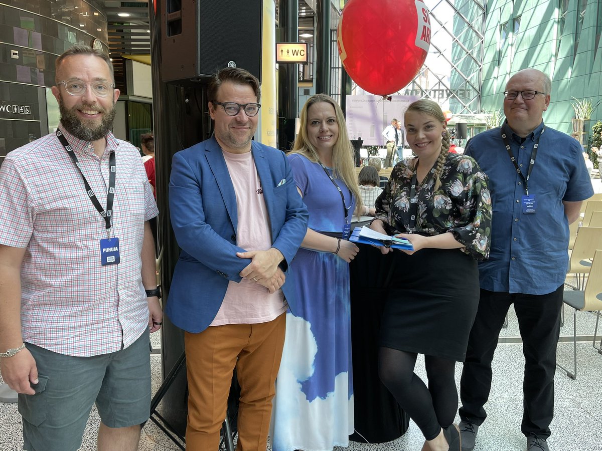 Jotta maapallo voisi paremmin - <a href="/uniturku/">Turun yliopisto - University of Turku</a>’n keskustelu alkamassa Suomi Areenassa.  Mukana <a href="/ilarisaaksjarvi/">Ilari E. Sääksjärvi</a> <a href="/VilleNiinisto/">Ville Niinistö</a> @juuraikko <a href="/NuppuStenros/">Nuppu Stenros</a> @hannusalmi