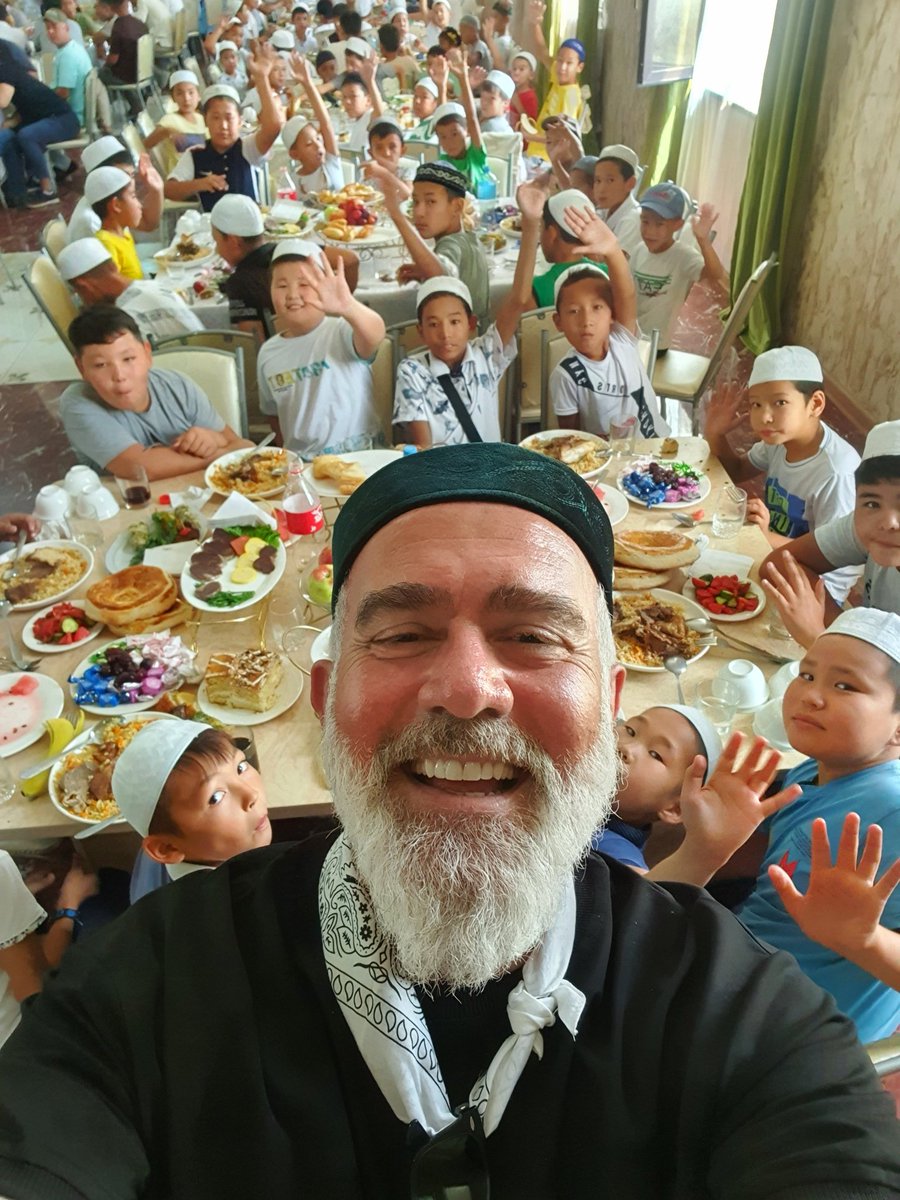 Yenisehirlioglu's tweet photo. Türkistanda evlatlarımızla aynı sofrada buluşmak muhteşem bir duygu. #Türkistan https://t.co/o79D8mInq2