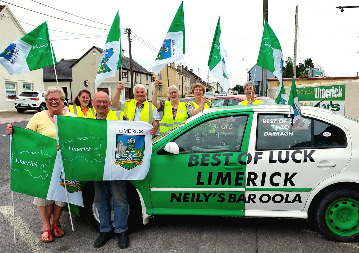 Oola_Tidytowns's tweet photo. Getting ready for Sunday! (And doing our weekly cleanup around the village) https://t.co/Kk0sgb3If3
