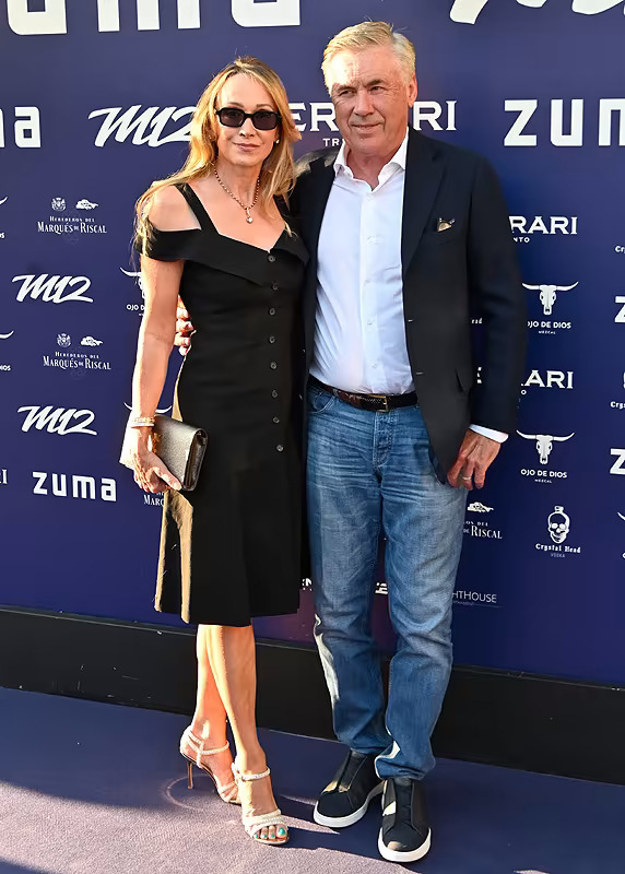 ItsAWagWagWorld's tweet photo. #CarloAncelotti & #MariannBarrena, #NachoFernandez & #MariaCortes, #LucasVazquez & #MacarenaRodriguez, #JesusVallejo & #MariaDelgado were among the 300 guests attending Marcelo's farewell party. #RealMadrid https://t.co/eqYQLkeyz8