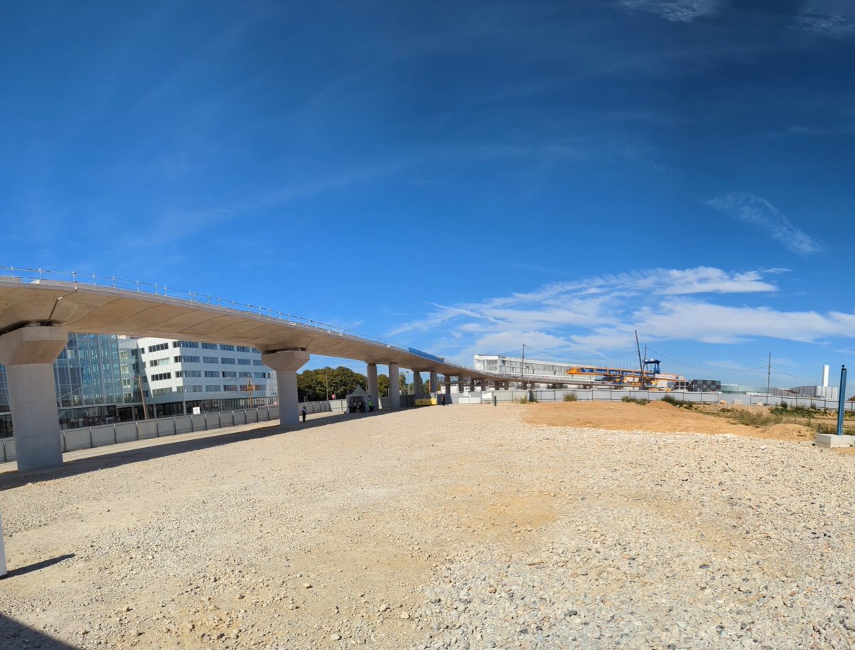 charles_dureuil's tweet photo. [Grand Paris Express] le chantier de la #Ligne18 progresse bien sur le plateau de Saclay. Ce matin, découverte du viaduc de la partie aérienne sur le site de la future Gare Orsay-Gif. 
#lenouveaumetro #onvance #grandparisexpress #societedugrandparis https://t.co/bZxeUUr7qN