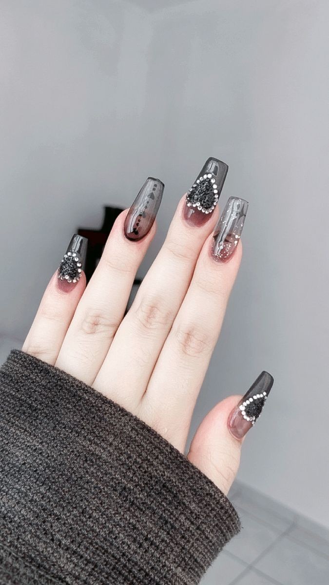 buns_diary's tweet photo. help which nails should I get for my school formal (my dress is black silk and I'm probably wearing more pinky makeup) https://t.co/4dHpGEdw42