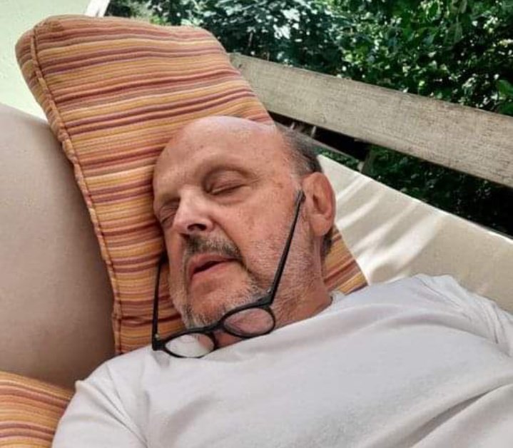 MaryAlxe's tweet photo. @EvangAntonaros Ε ρε τι τραβαει ο ανθρωπος για μια καρεκλα.Μουγκα ομως για την κυβερνησαρα που ηταν πρωτο βιολι ο κυρ
 Αντωναρος απο το 2004 ως το 2009 κι  εδιναν παραποιημενα στοιχεια , οδηγωντας τη χωρα σε πληρη δημοσιονομικη καταρρευση.Μας θεωρει ηλιθιους αμνημονες. https://t.co/ABuMDot0SB