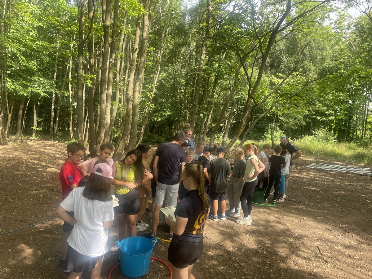 It’s time to ⁦<a href="/GoApeTribe/">Go Ape</a>⁩ !! ⁦<a href="/AquamarineEps/">AquamarineEPS</a>⁩ are starting off with a game of bamboozled! 🎲