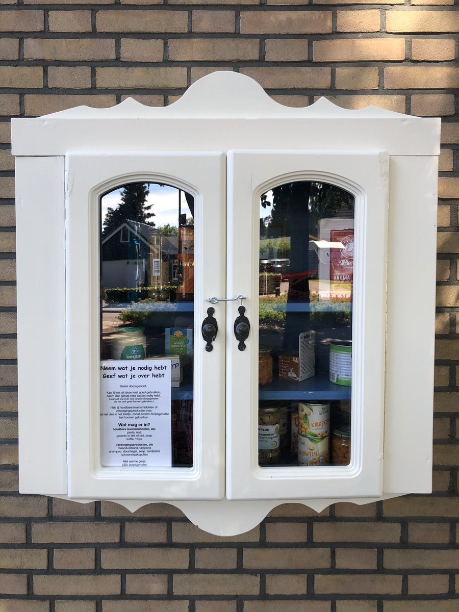 klein_marja's tweet photo. Weggeefkast met etenswaren

Prachtig initiatief, bij Maranathakerk in @tharde_info!! Om mee te nemen of producten bij op te halen… https://t.co/m9wPIH9WWj
