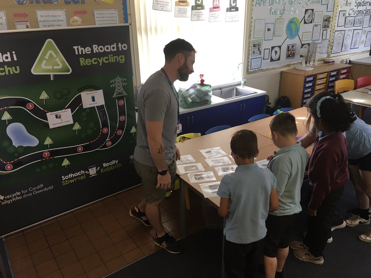 Stphilipevanspr's tweet photo. Year 4 loved learning more about waste, recycling and the Circular Economy with @cardiffcouncil waste management team. Diolch yn fawr Alex! #SPEhumanities https://t.co/7ddAp6jqVX
