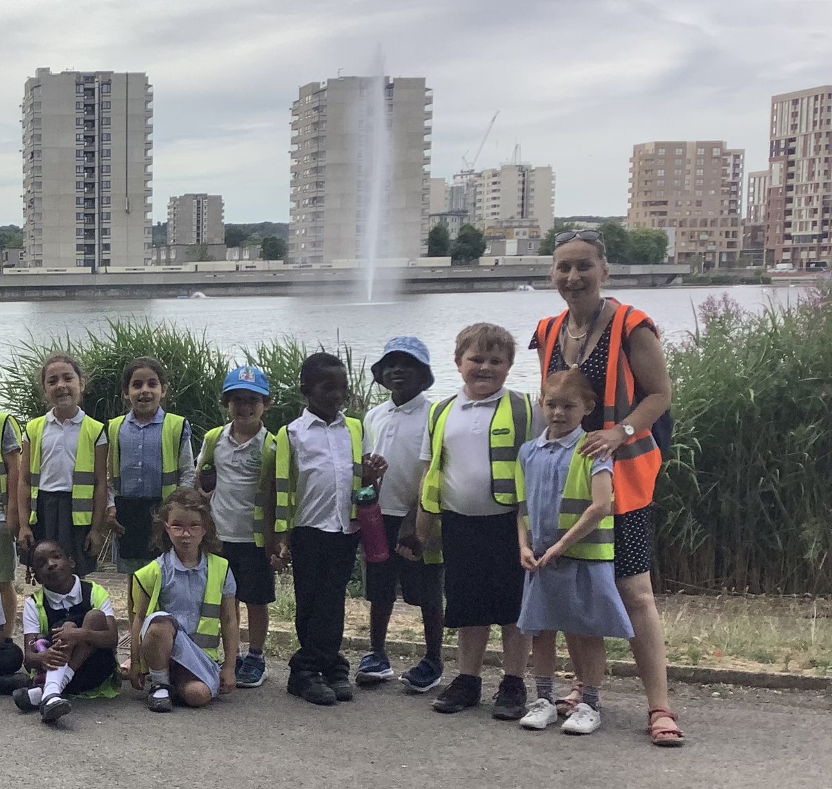MulberryWbp's tweet photo. We loved our hope hunt walk around Southmere Lake!We are going to sketch th shapes we found on the sketches app later on our iPads! @willowbankpri https://t.co/PZae2An2Nt