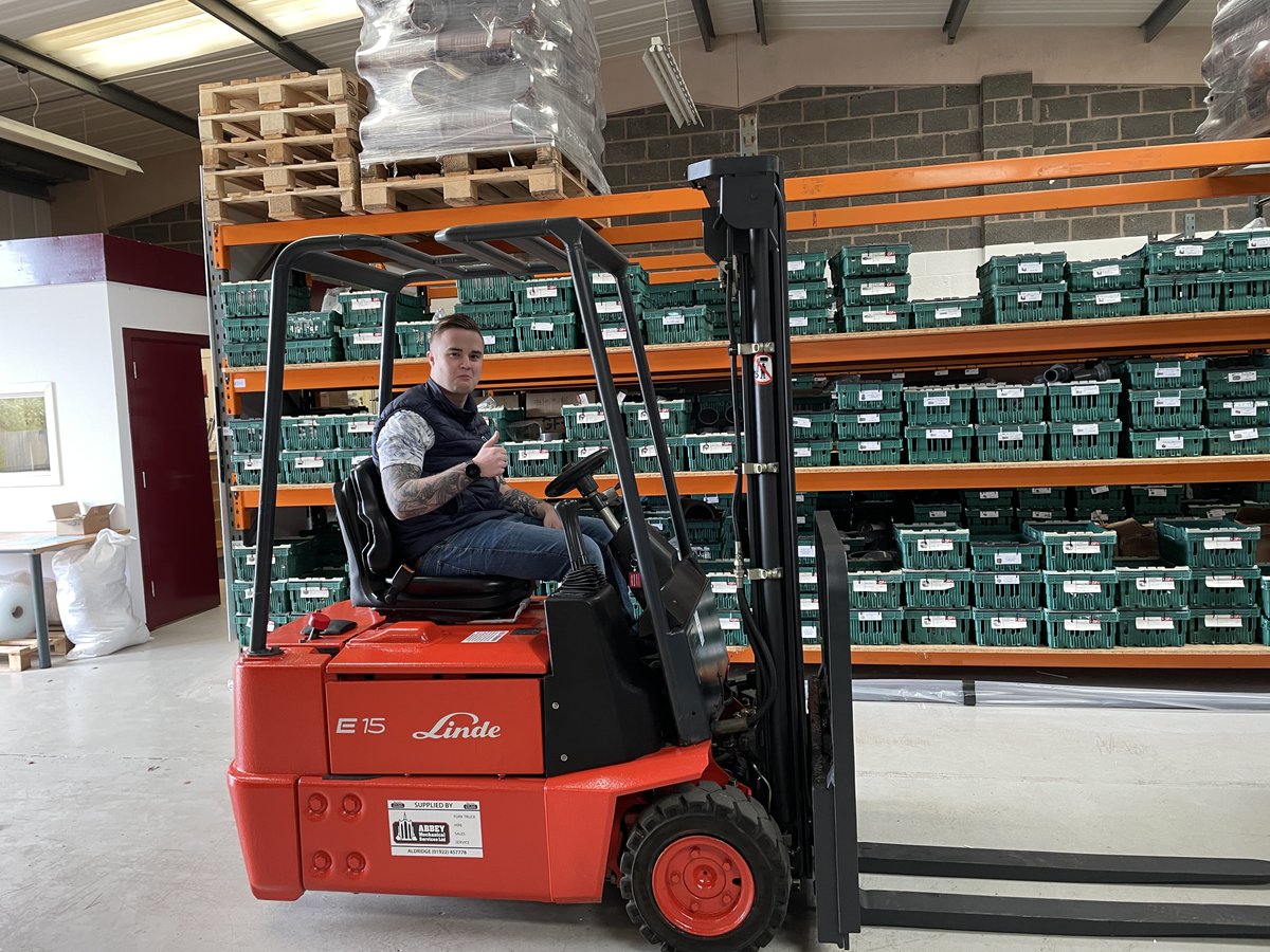 BDPlastics1's tweet image. Meet “Trix” the new member of the warehouse team.
Trix is an E15 Linde Counter-balance Forklift and is here to help with our ever increasing warehouse activity. All warehouse members have attained their AITT Operator Certificates.
@Mentor_Training   
#AbbeyMechanicalForklifts