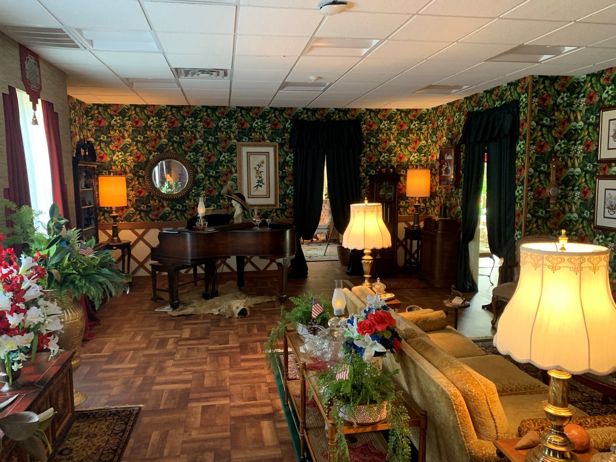 Great time Saturday at renaming of <a href="/SouthamptonArts/">Southampton Arts</a> to the Lichtenstein Center (newsday.com/long-island/ed…) - including a tour of amazing on-campus movie set, completion of another talented class of bookends (stonybrook.edu/commcms/southa…) and a reading by legendary poet <a href="/bcollinspoetry/">Billy Collins</a>.