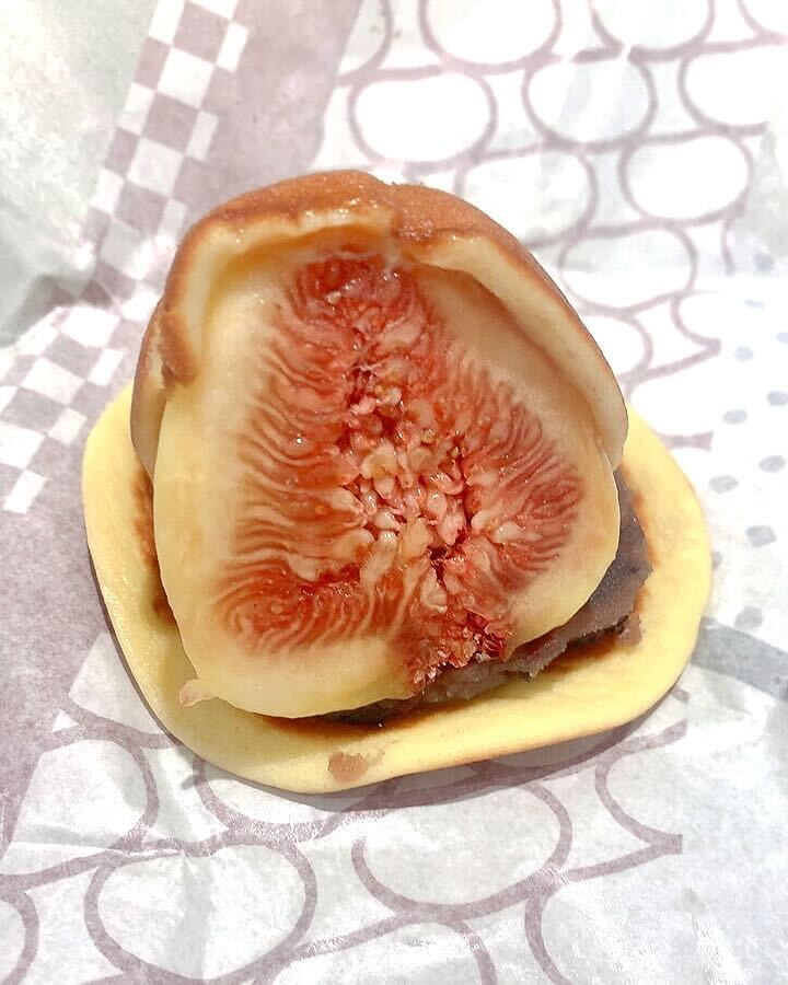 pcphase's tweet photo. 弊社のプチイベント、スイーツデー🙌
今回は青果堂のどら焼きでした！

無花果、マンゴー、シャインマスカットなど瑞々しいフルーツのどら焼きに社員も大喜び✨

弊社のスイーツクイーンのリクエストだそうですが、スイーツクイーンとは一体誰なのか…👀 https://t.co/BLr7ZbN6uG