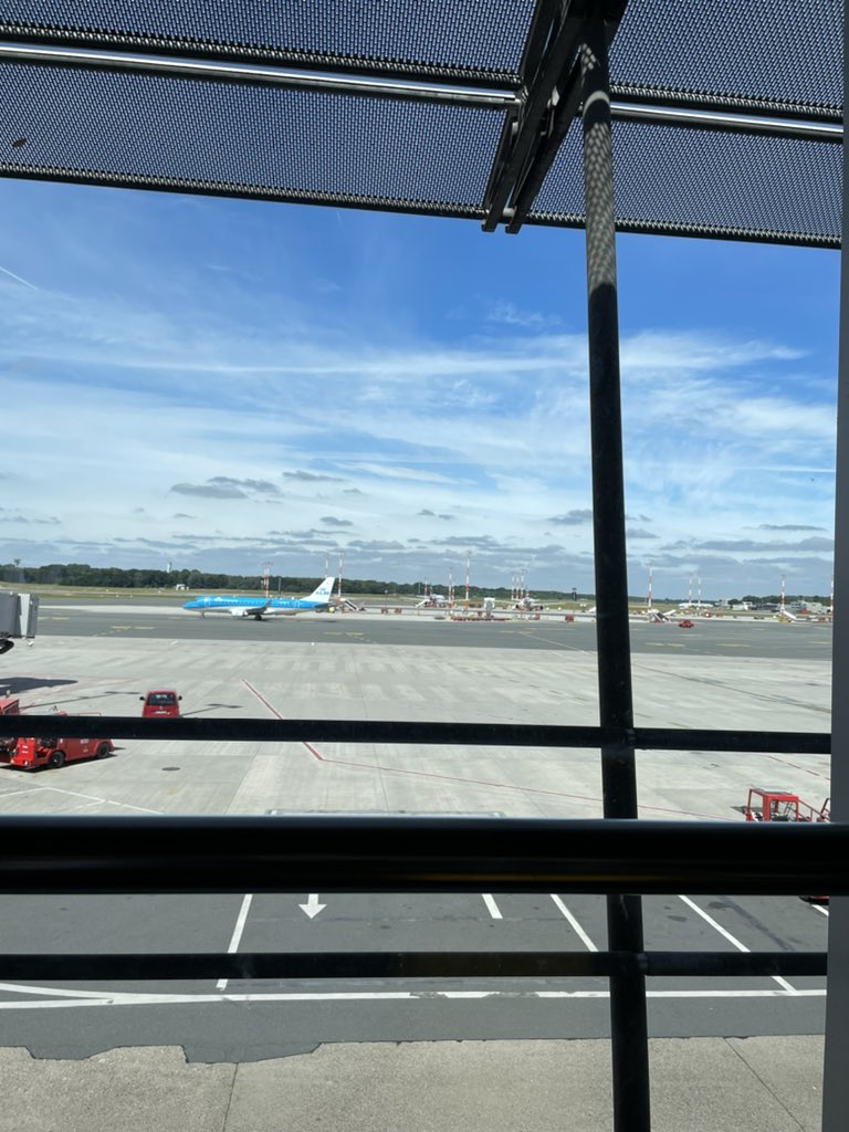 viperale's tweet image. On my way to Dublin for #EuroPython2022 🐍