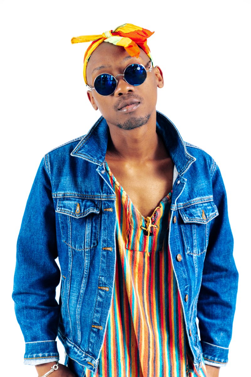 4Ways_Clique's tweet photo. @maxnotsober is a music producer, singer and rapper based in the West Rand. His got over a 100 songs out on digital platforms and this Friday his releasing a new music video for Manyora on YouTube.
#ManyoraMusicVideo📹 15 - 07 - 22 🗓️ https://t.co/ONuO5g0ia9
