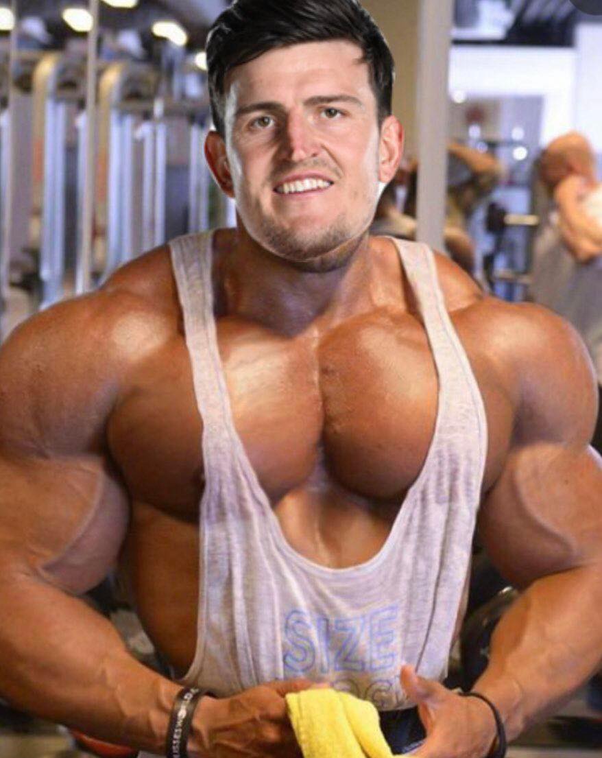 TrollFootball's tweet image. Ten Hag: “Do push-ups after conceding a goal."
Maguire by the end of the week